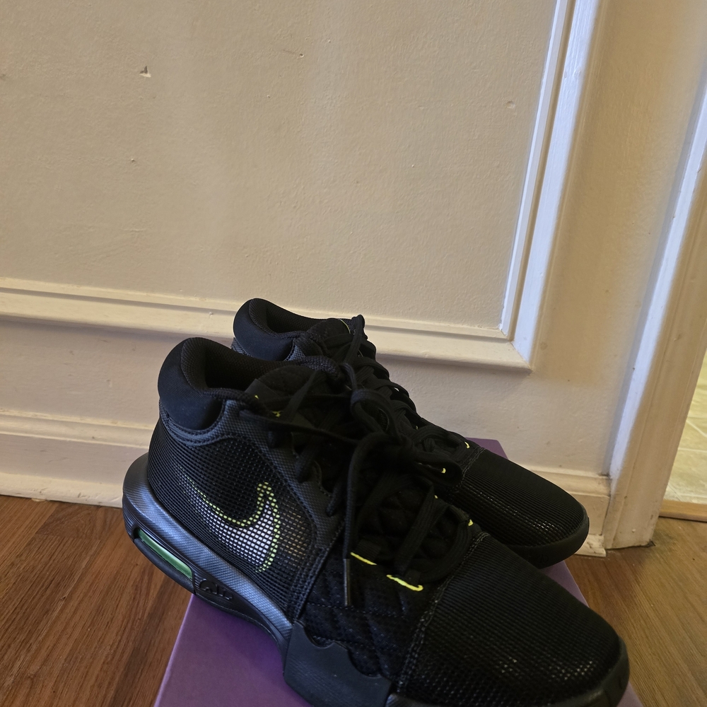 Nike Lebron Witness 8 Black/lime